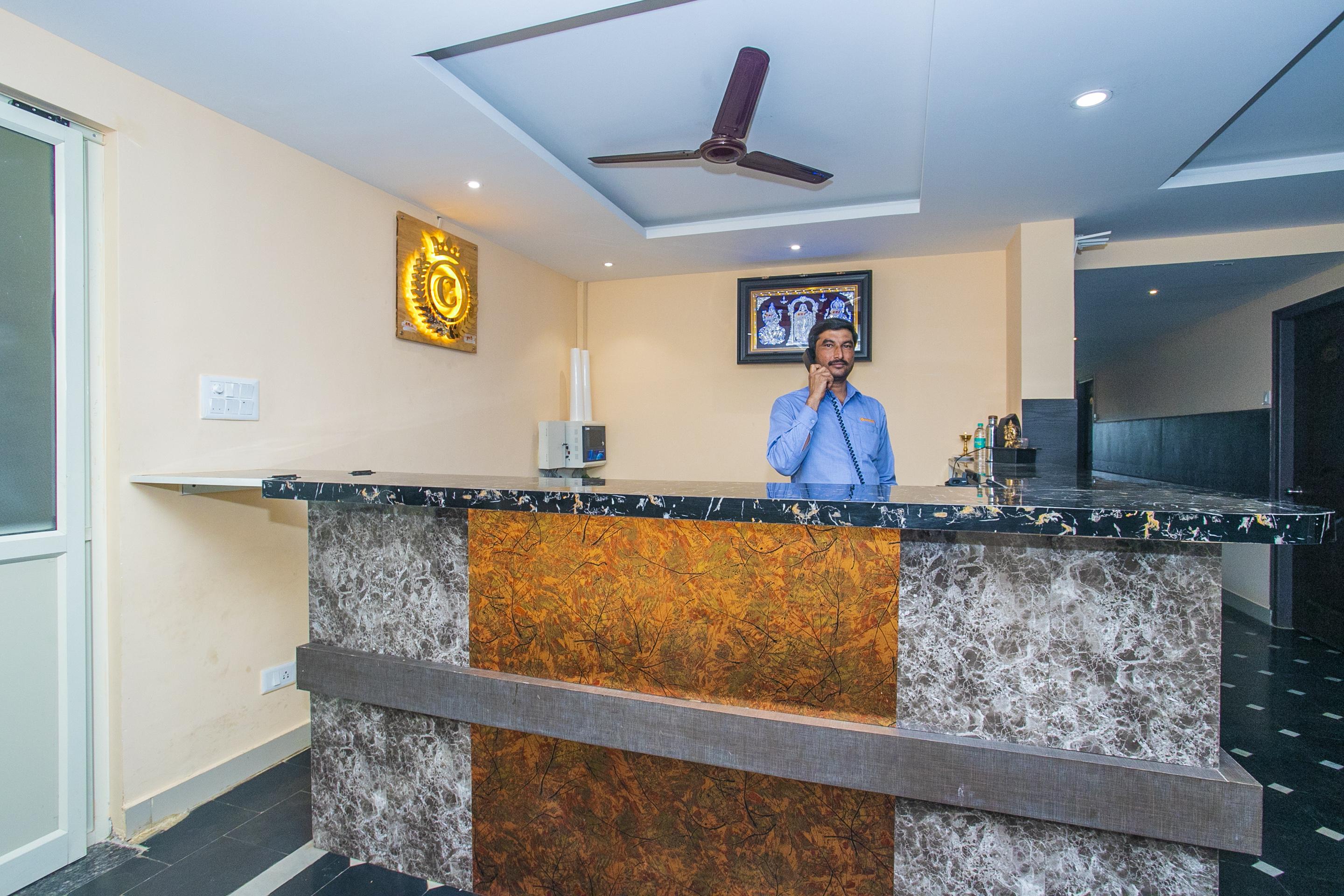 Oyo 22837 Chairmen'S Hotel Bangalore Eksteriør bilde