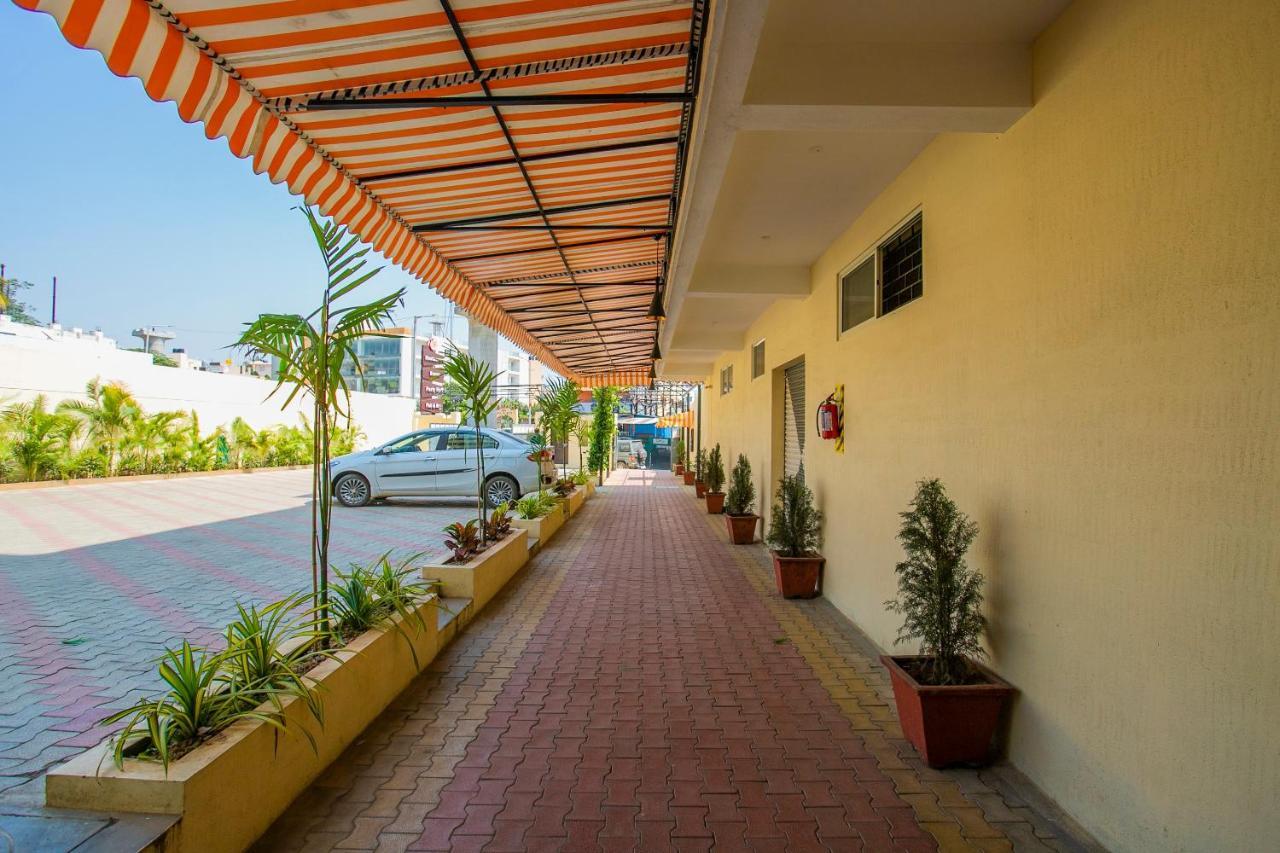 Oyo 22837 Chairmen'S Hotel Bangalore Eksteriør bilde